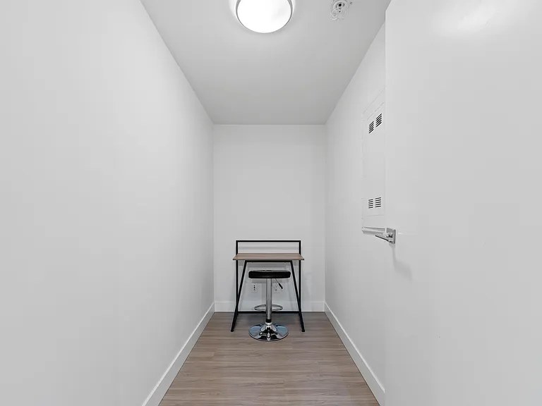 1283 Howe St #404 — Photo 7