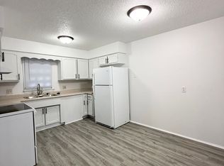 Colonial Court, Omaha, NE 68104