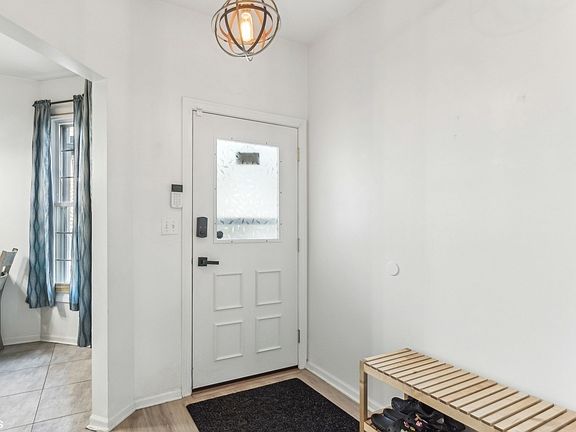 4th image of 224 N Walnut St Unit E