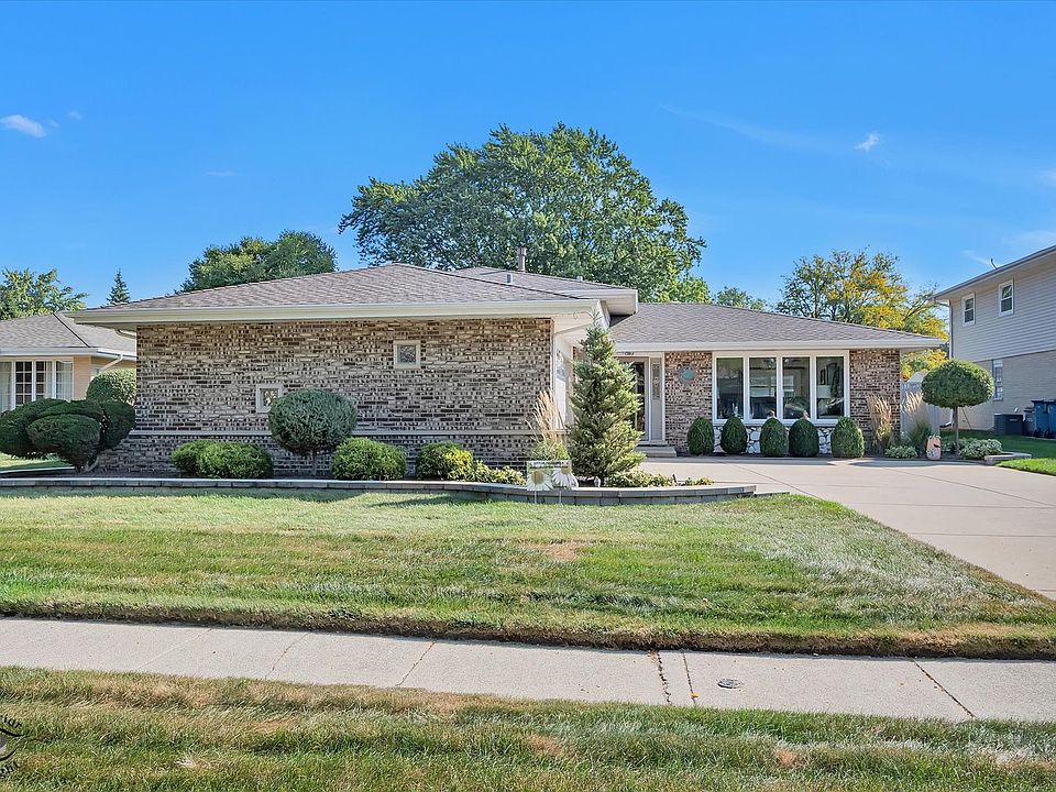 1st image of 10443 Broadmoor Dr