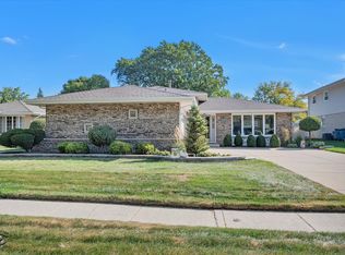 10443 Broadmoor Dr, Palos Hills, IL