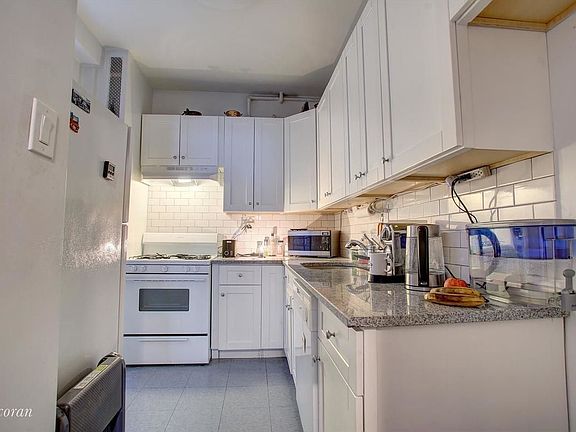 5th image of 158 W 81st St APT 41