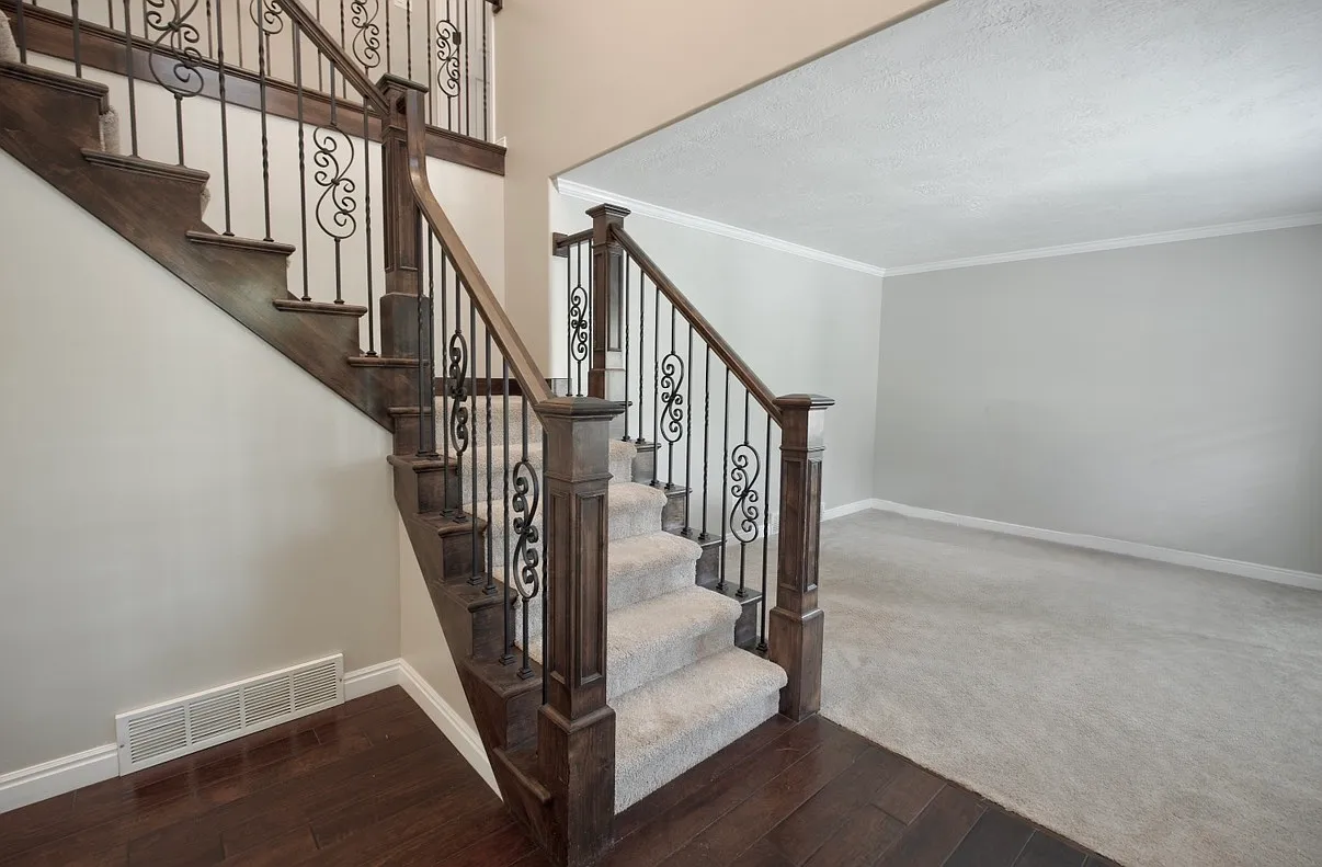 5 bed, 3.5 bath, 3240 sqft, $4,500 — Photo 3