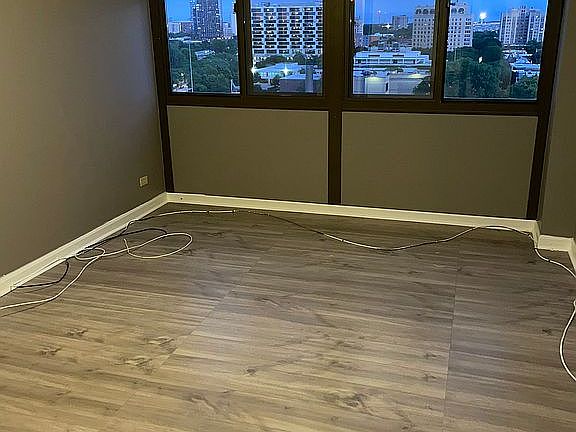 3rd image of 4850 S Lake Park Ave #1307B