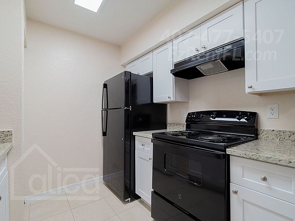3rd image of 635 W 10th St