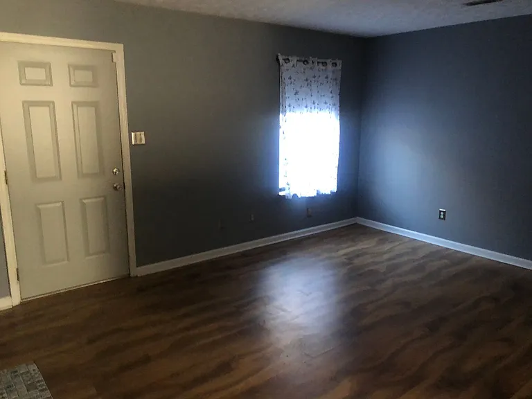 670 Shadywood Ln — Photo 6