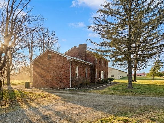 3rd image of 843 Halltown Rd