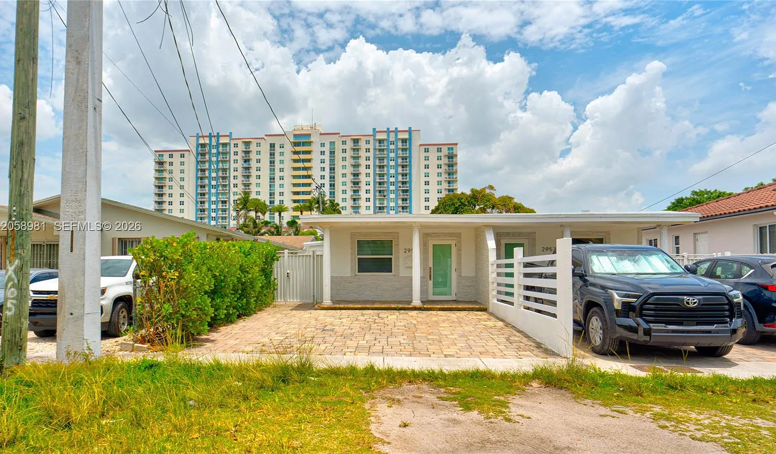 Miami Suburban Acres — Photo 2