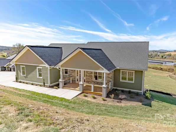 337 Maple Knoll Dr, Hendersonville, NC 28792