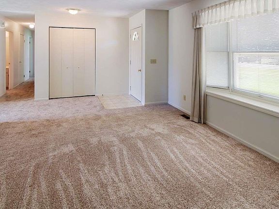 4th image of 1611 Green Lawn Dr