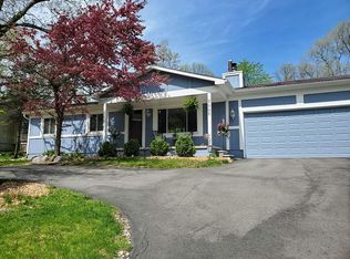 8668 Pettysville Rd, Pinckney, MI 48169