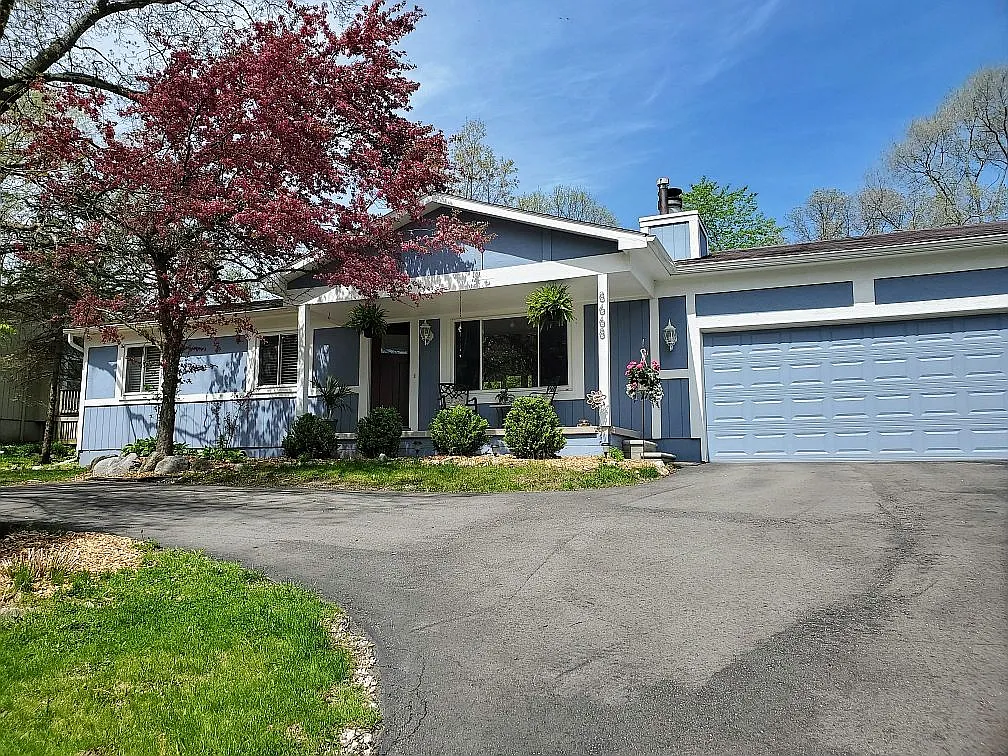 8668 Pettysville Rd photo 1