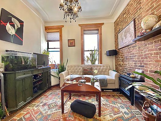 3rd image of 71 W 71st St #3A