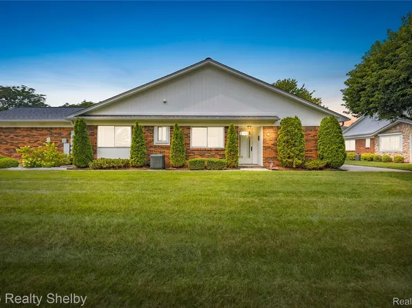 762 Country Club Dr, Saint Clair Shores, MI 48082