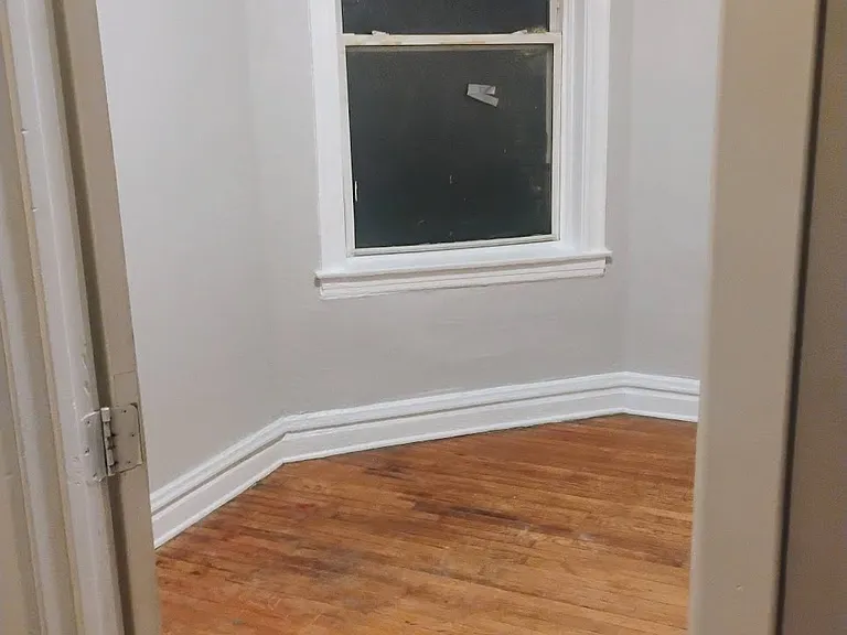 1242 S Albany Ave #1R — Photo 6