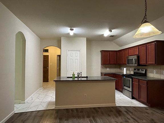 3rd image of 3008 Pinecrest Dr