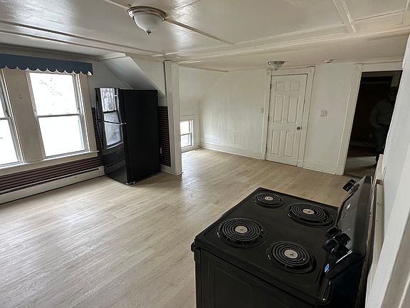 2nd image of 5 Swan St #2