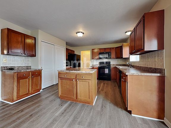 4th image of 6283 Zoellners Pl