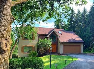 223 Saint Charles Pl, Pittsburgh, PA 15215