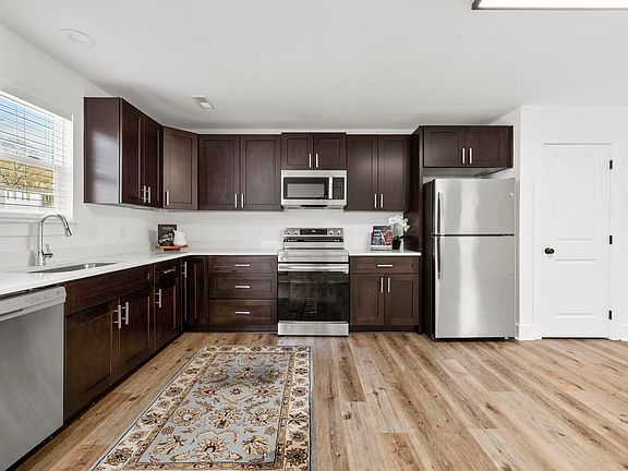 3rd image of 7 Robin Hood Rd