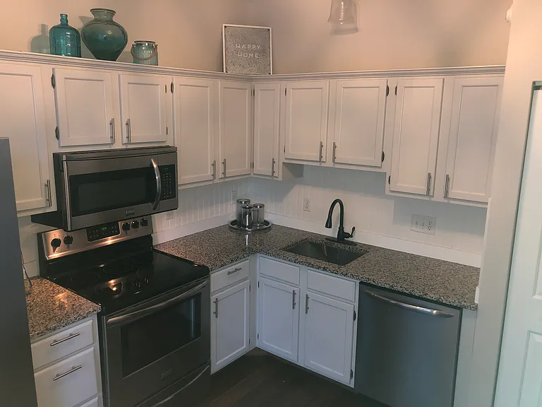 221 Windbyrne Dr — Photo 2