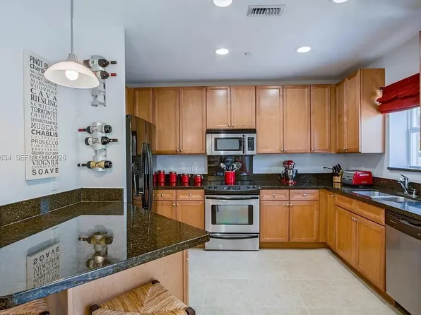 708 SE 15th St APT 5, Fort Lauderdale, FL 33316