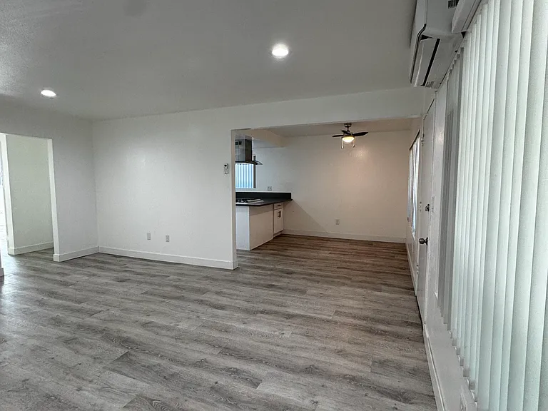 2601 W Orion Ave — Photo 3