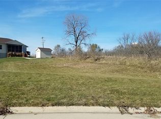 1915 Meadow Pl, Ely, IA 52227