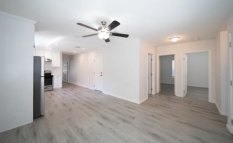 120 E Shady Grove Dr — Photo 1