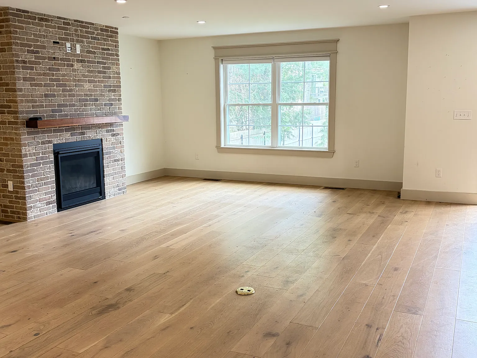 3 bed, 2.5 bath, 2046 sqft, $3,900 — Photo 1
