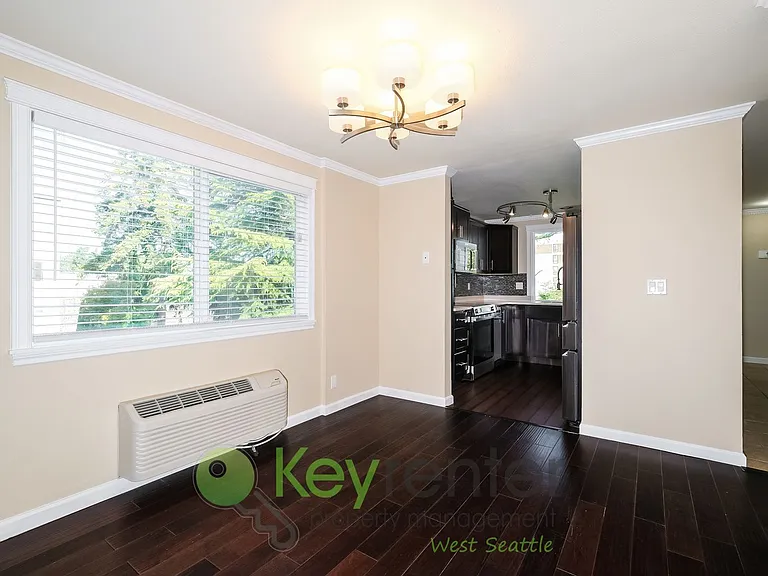 9522 1st Ave NE #B8 — Photo 5