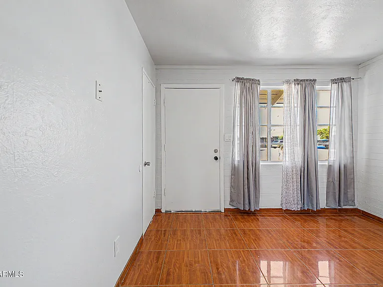1823 E Sunland Ave — Photo 7