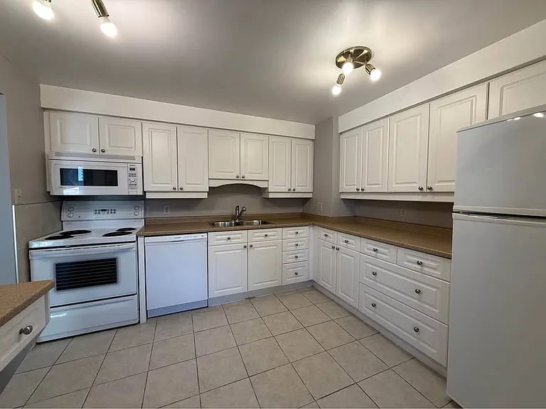 600 Talbot St #308 — Photo 10