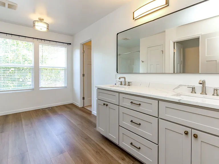 1661 Jensen Ave — Photo 37