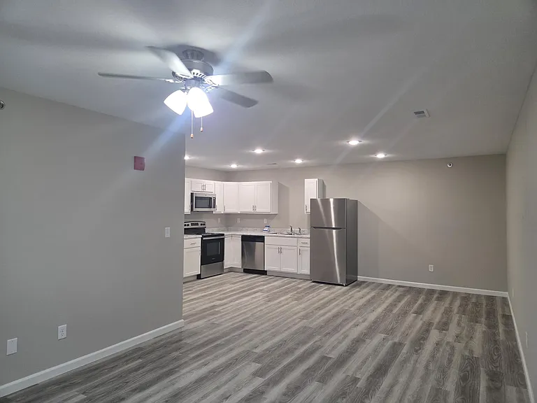 Willow Grove Apartments — Photo 37