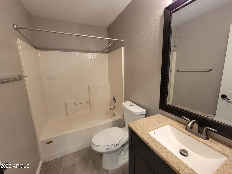 758 W Oxford Ln — Photo 13