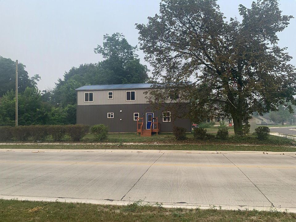 1st image of 576 Pipestone St