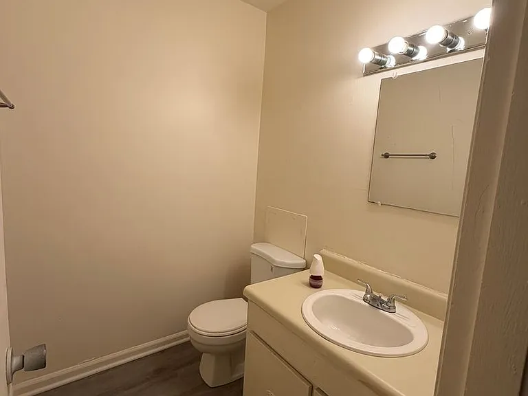 702 Farmhurst Dr #N — Photo 12