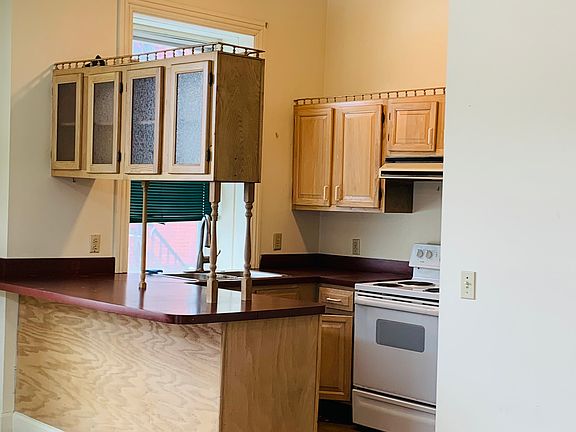 3rd image of 16 W Main St APT 1