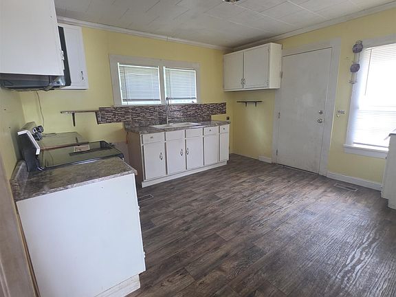 3rd image of 1327 Washington Ave NW
