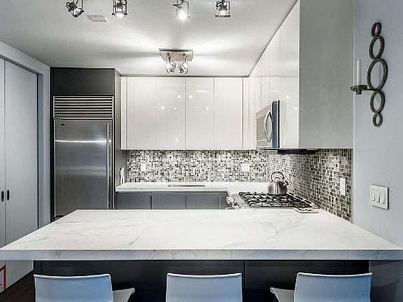 5th image of 255 W 23rd St #4