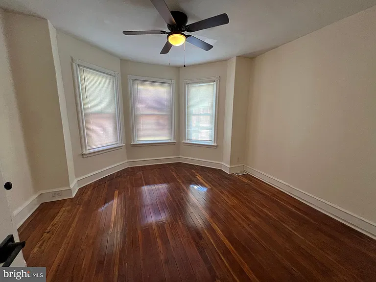 254 W Sheldon St — Photo 15