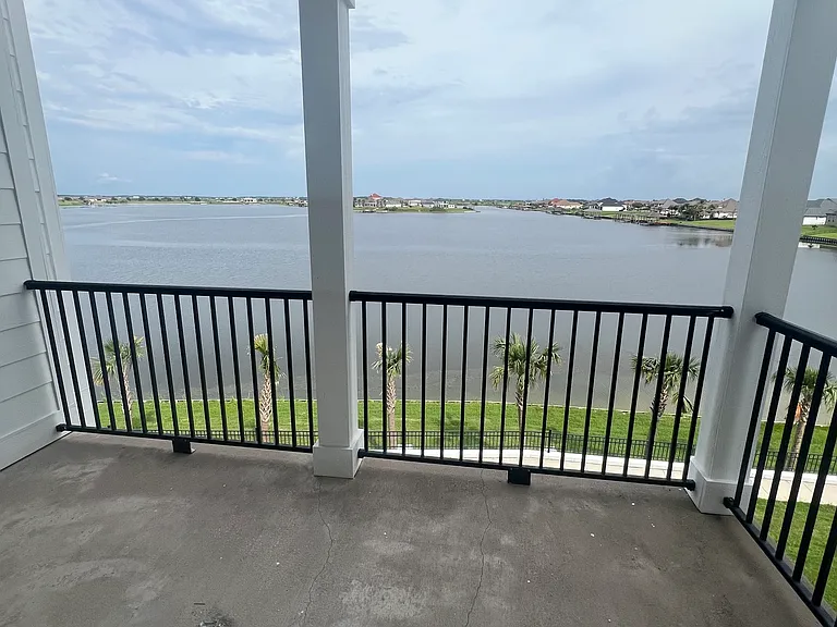 Lakeshore Condominium — Photo 17