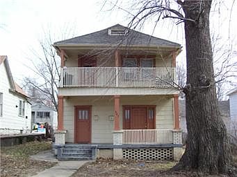 1st image of 327 N Oakley Ave