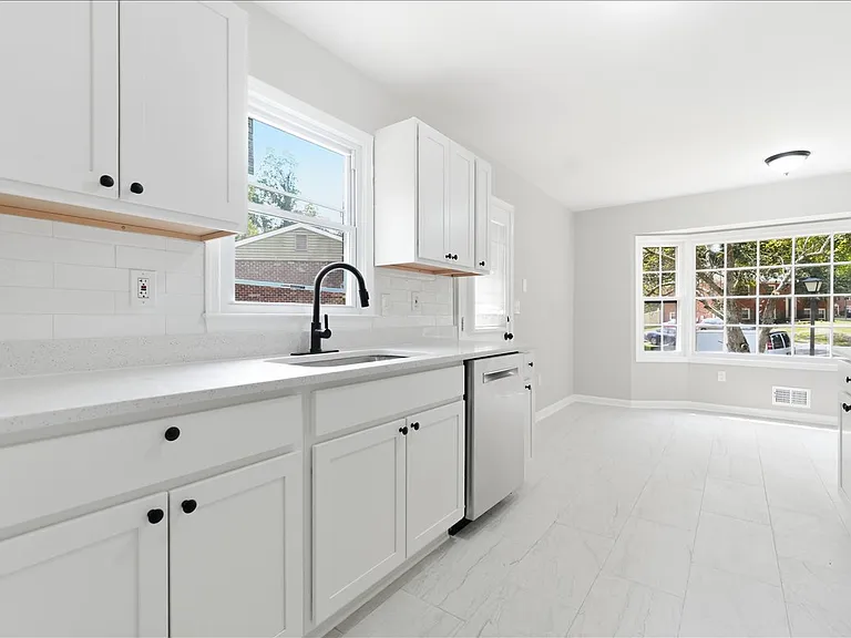 9200 Pebble Ct — Photo 2