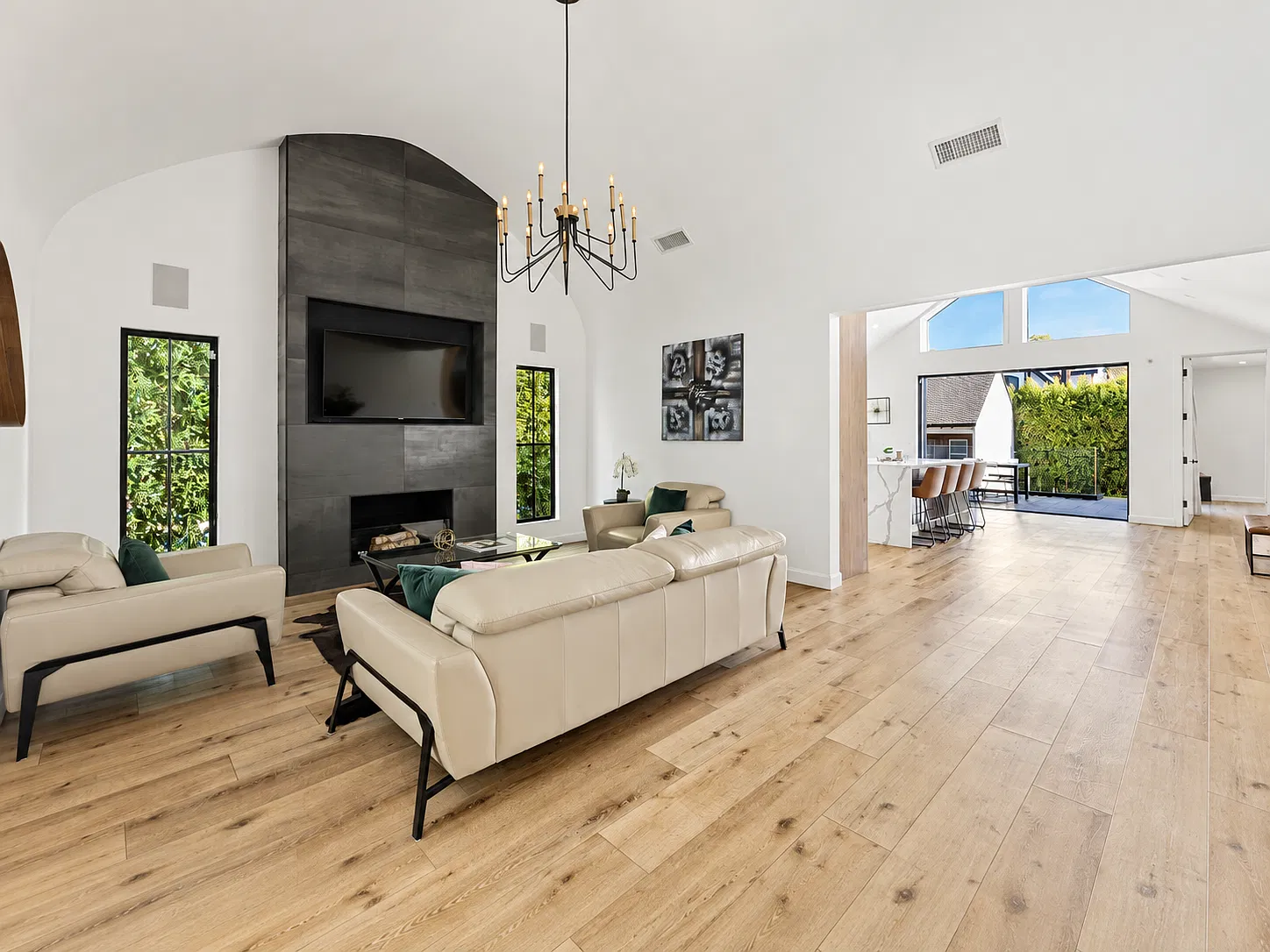 4 bed, 2.5 bath, 2000 sqft, $16,250 — Photo 3