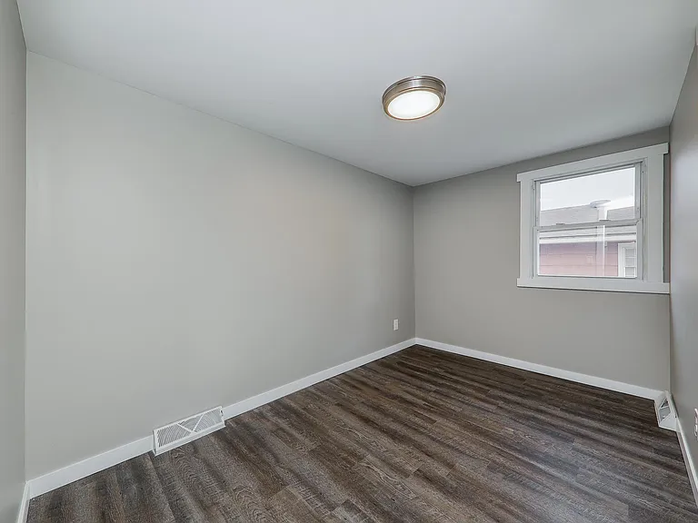 4410 Buckley Rd — Photo 7