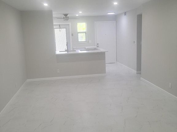 3rd image of 2101 NE 1st Court #101