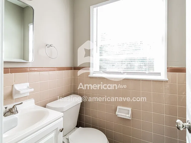 1572418_008_wm_-_main_bathroom_13524769.jpg