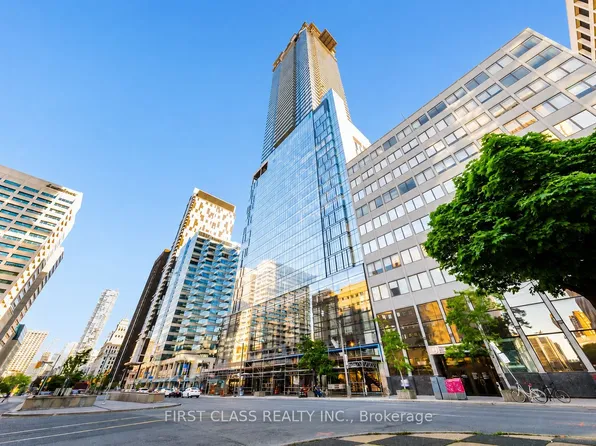 488 University Ave #3901, Toronto, ON M5G 0C1